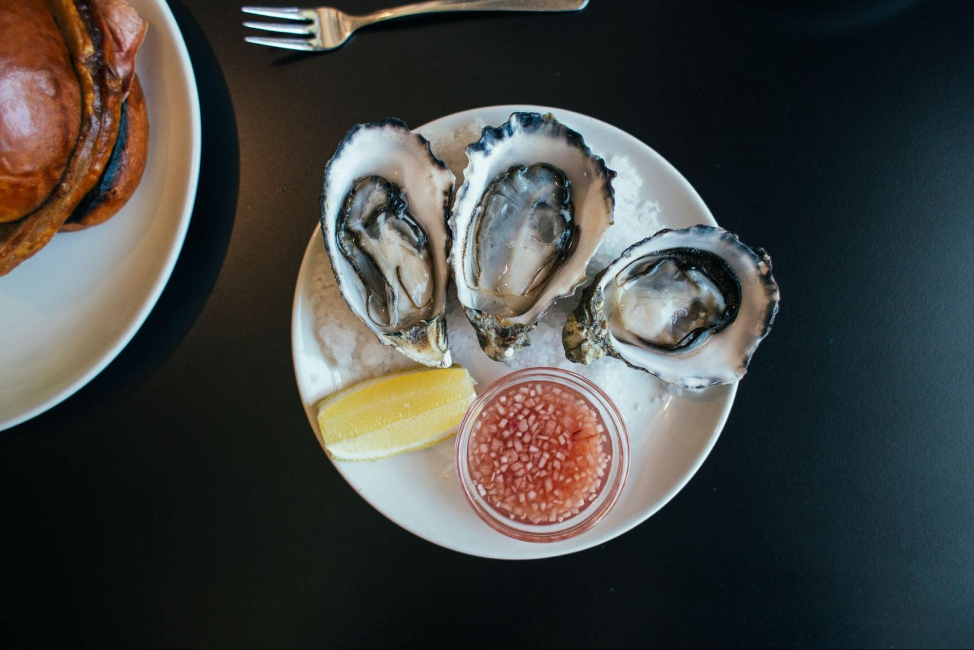  To oyster lovers, freshly shucked oysters are a thing of beauty