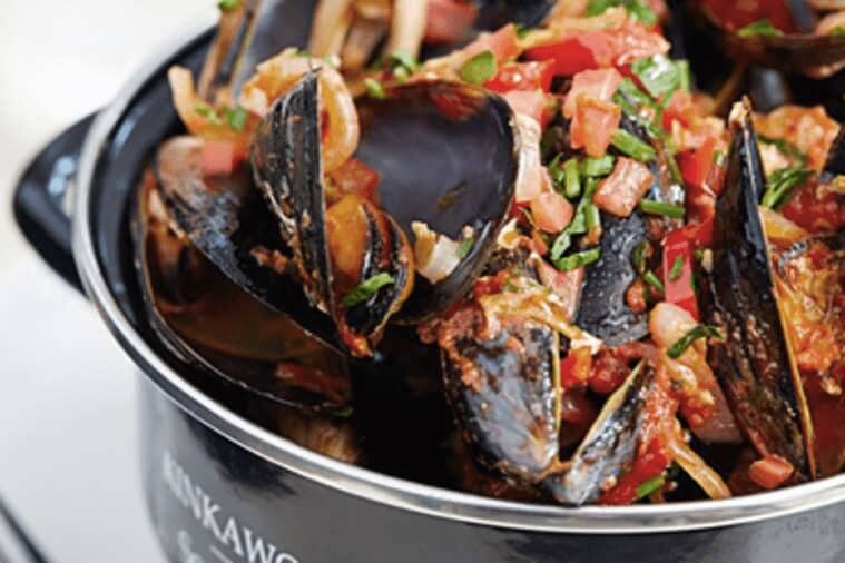 Fresh tomato mussels